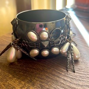 Fallon Beautiful hand bracelet cuff